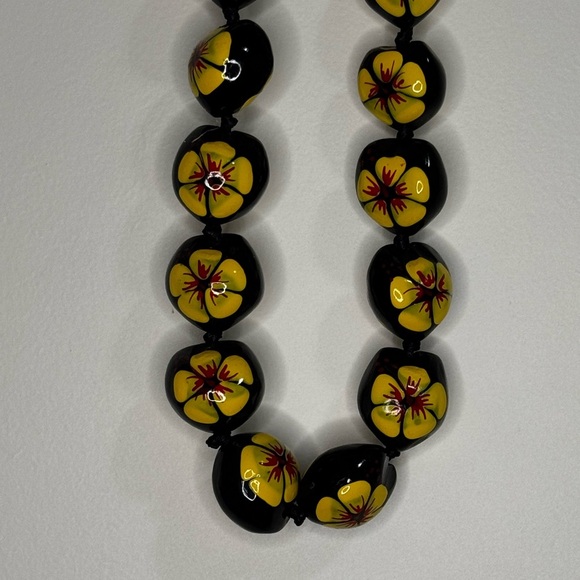 Yellow Hibiscus Kukui Nut Lei Necklace NWOT - Picture 2 of 5